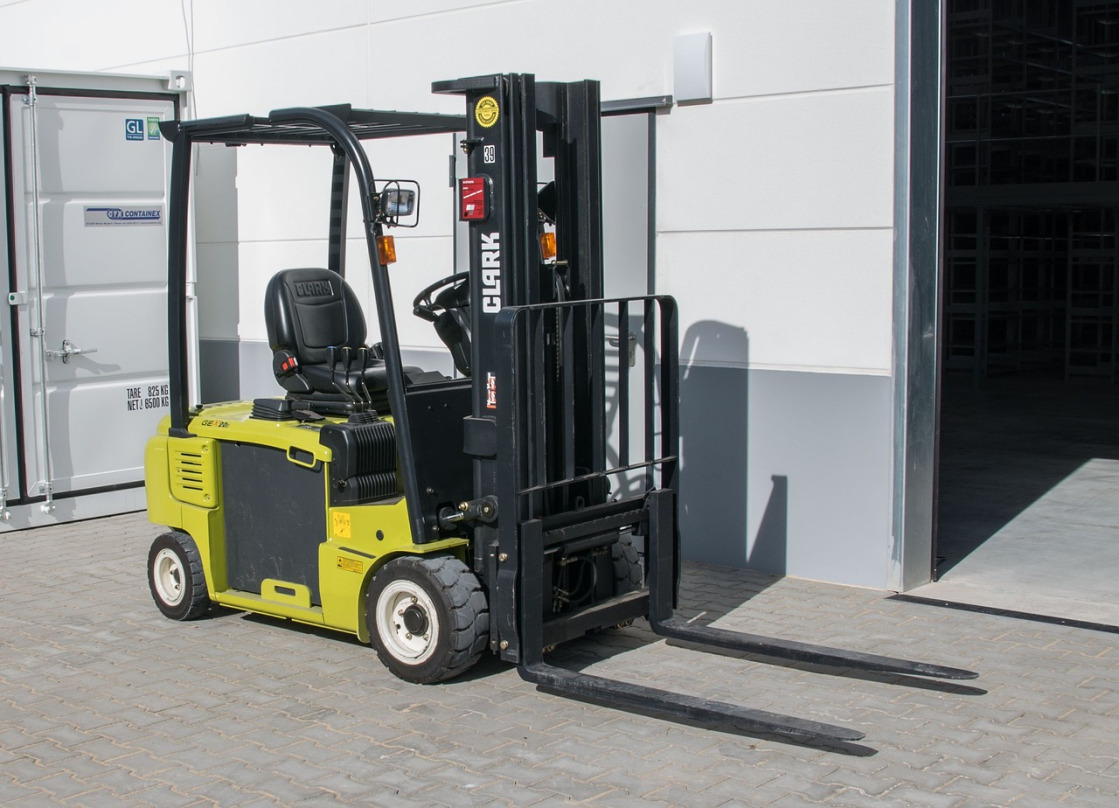 Forklift loading pallets